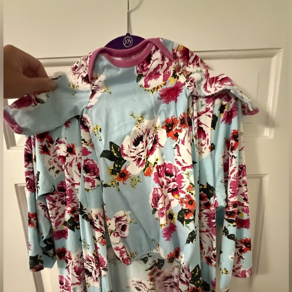 Baby Be Mine Floral Robe with matching newborn outfit - Picture 4 of 6